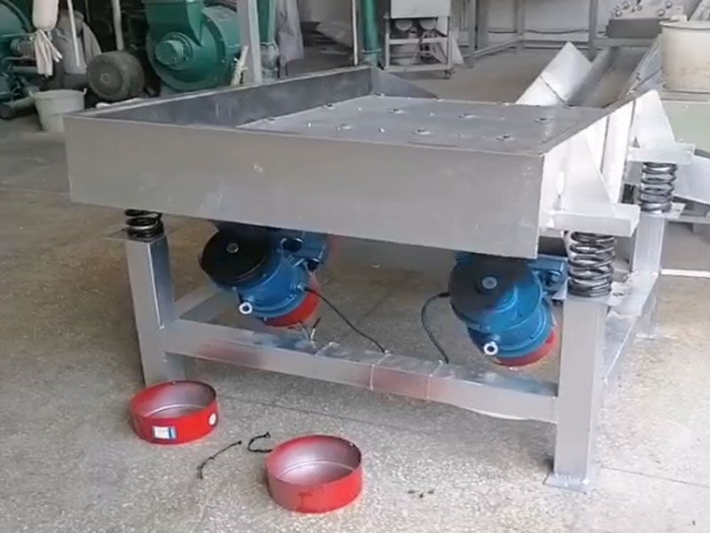 直線振動篩電機(jī)運(yùn)轉(zhuǎn)方向?qū)ξ锪虾Y分有什么影響？