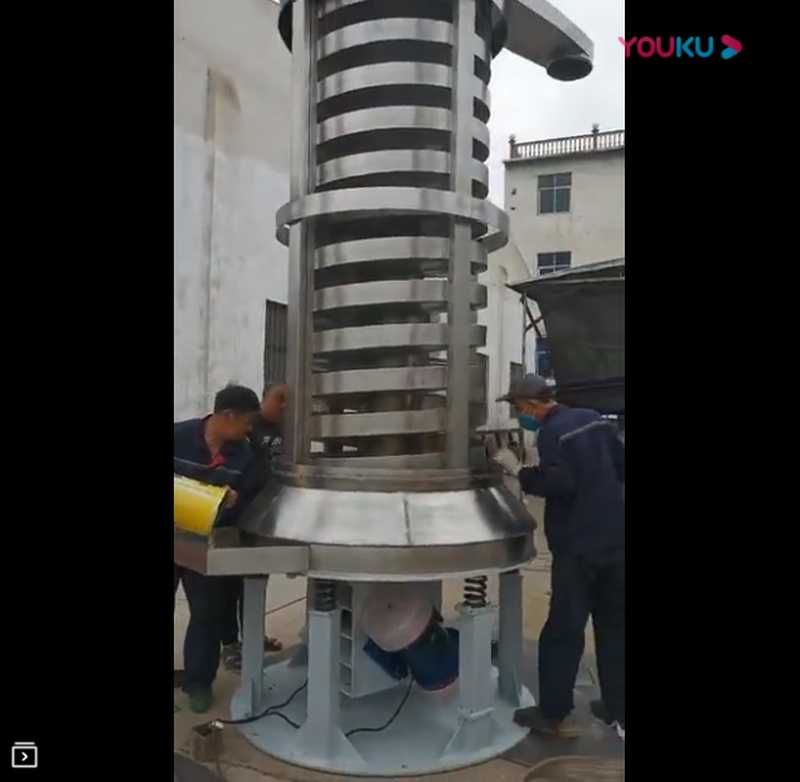 新鄉(xiāng)高卓垂直提升機試機現(xiàn)場-高卓振動