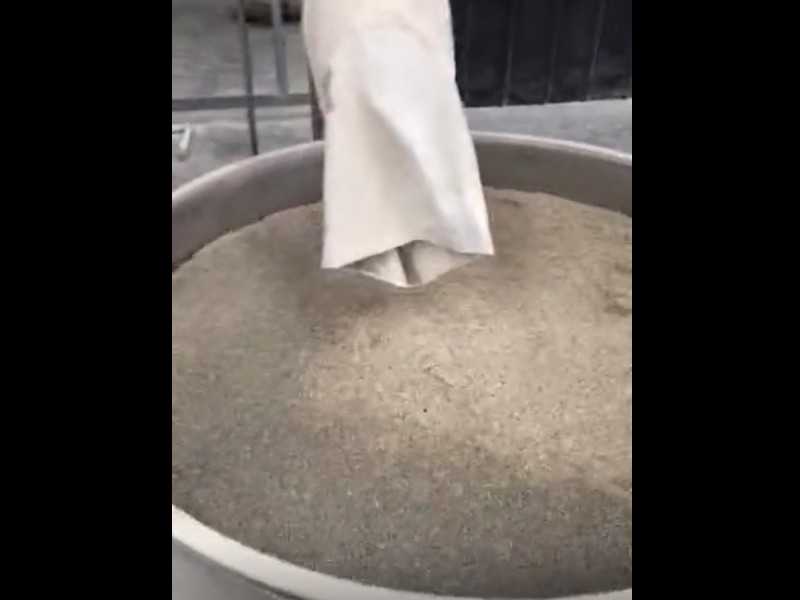 新鄉高卓振動篩廠家客戶魔芋粉篩分視頻--三次元旋振篩使用現場視頻