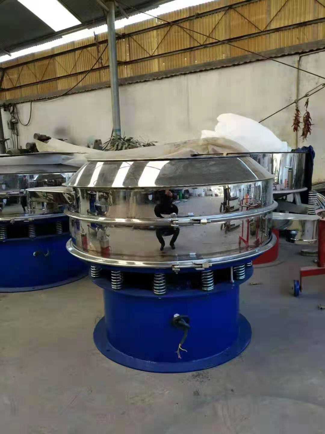 高頻振動篩適用于固液混合物料篩分