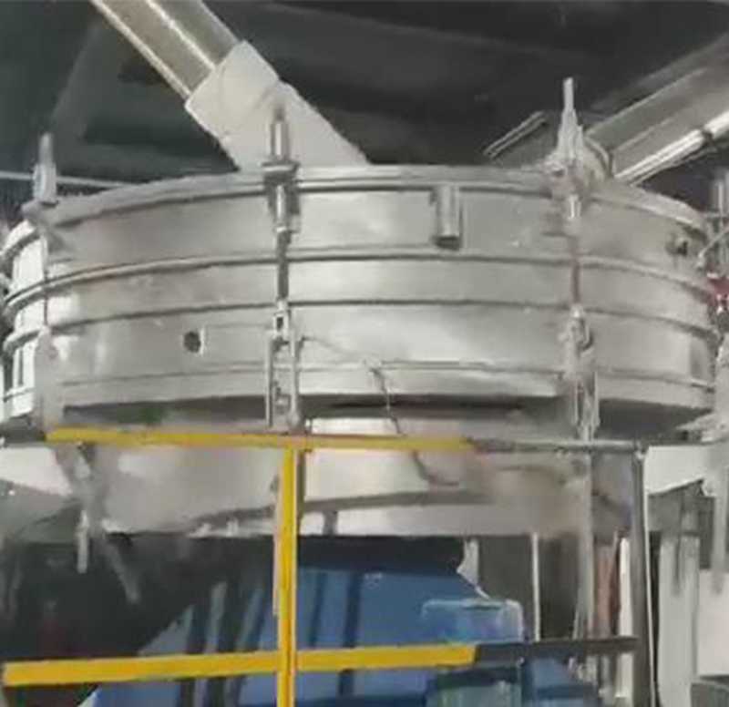 圓形搖擺振動篩客戶使用視頻現場—新鄉高卓振動篩廠家